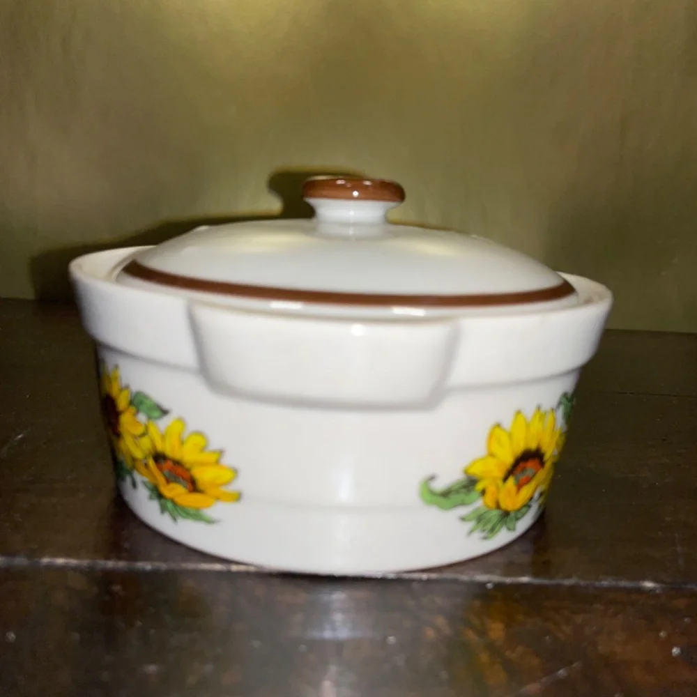 Vintage‎ Sunflower Sunshine Stoneware Small Crock Casserole Oven Proof